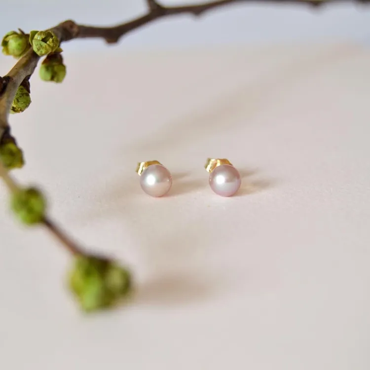 5,5 mm roze parel oorbellen in 14 karaat goud