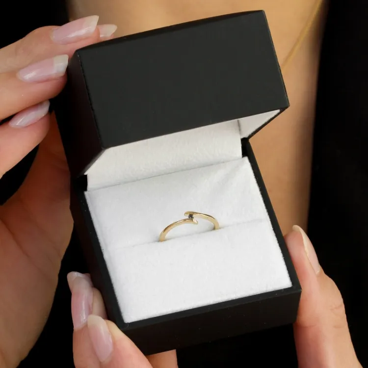 zwart diamant ring in 9 karaat goud 0,02 ct