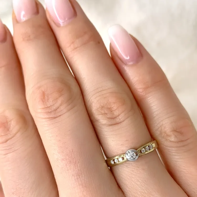 Diamant ring in 9 karaat goud-en witgoud 0,12 ct