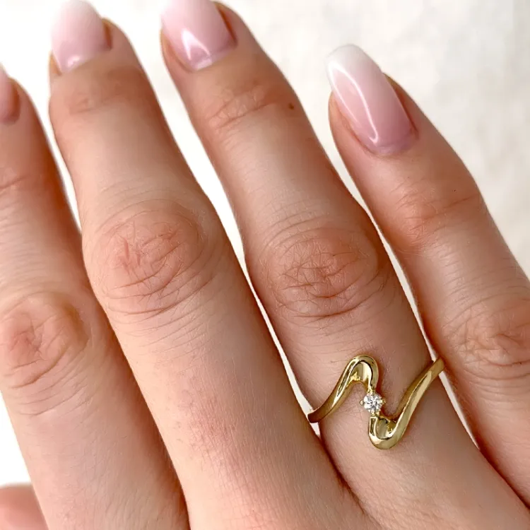 elegant abstract diamant ring in 9 karaat goud 0,05 ct