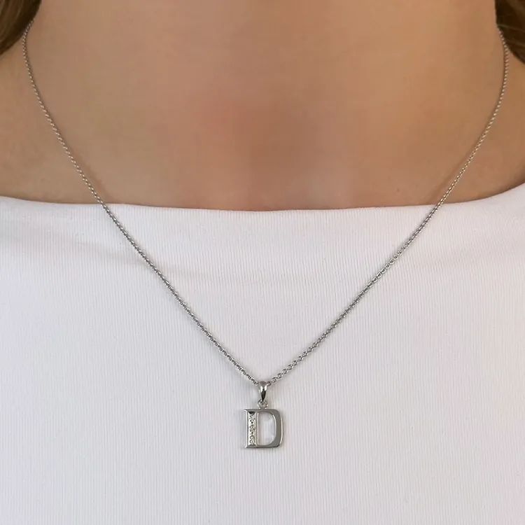 letter d diamant hanger in 9 caraat witgoud 0,02 ct