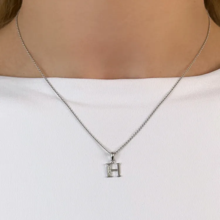 letter h diamant hanger in 9 caraat witgoud 0,02 ct