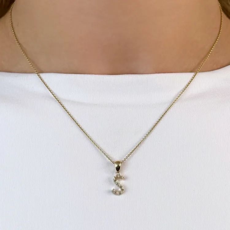 Letter s diamant hanger in 9 caraat goud 0,05 ct