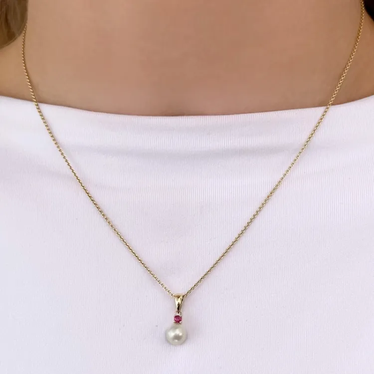 parel hanger in 9 caraat goud 0,07 ct