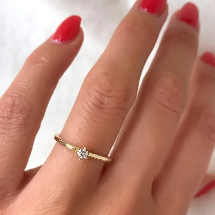 0,10 ct diamant solitaire ring in 14 karaat goud 0,10 ct