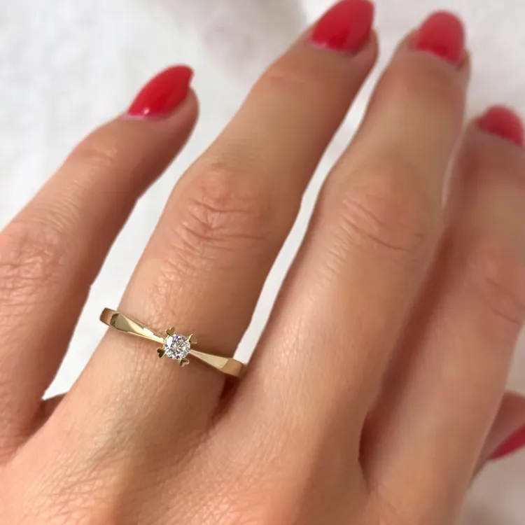 0,10 ct diamant solitaire ring in 14 karaat goud 0,10 ct