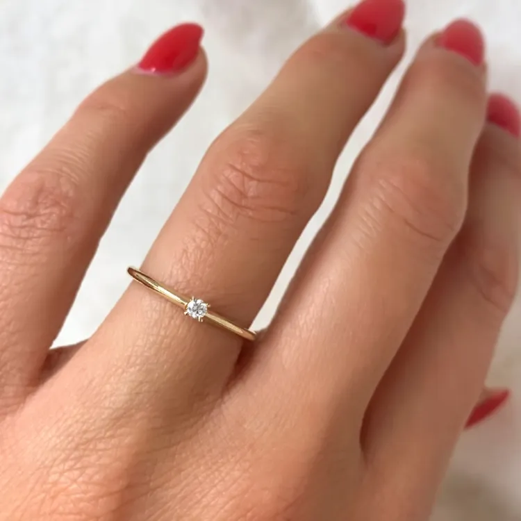 0,05 ct diamant solitaire ring in 14 karaat goud 0,05 ct