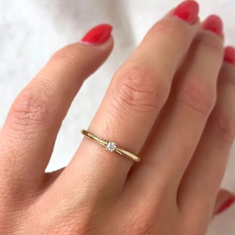 0,05 ct diamant solitaire ring in 14 karaat goud 0,05 ct