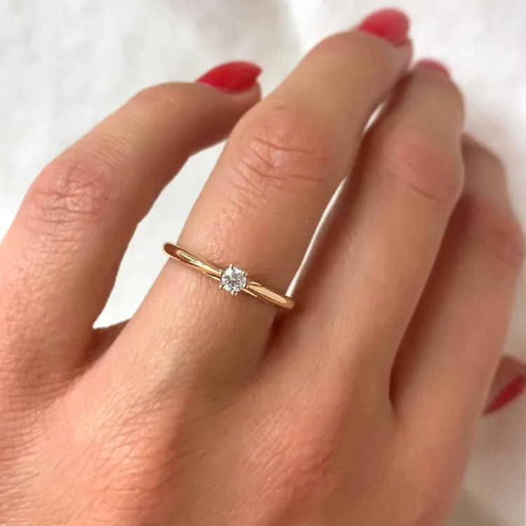 0,10 ct diamant solitaire ring in 14 karaat goud 0,10 ct