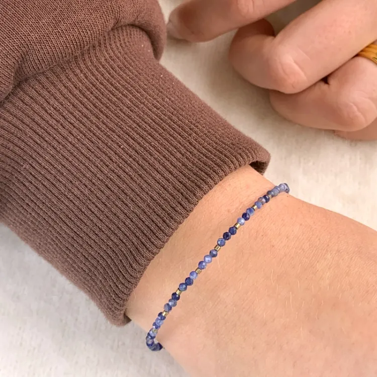 donkerblauw armband met sodalit en hematite - Loom Stones