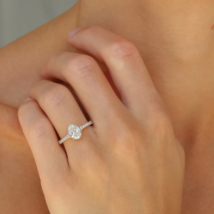 ovale lab grown diamant ring in 14 karaat goud 1,0 ct 0,26 ct