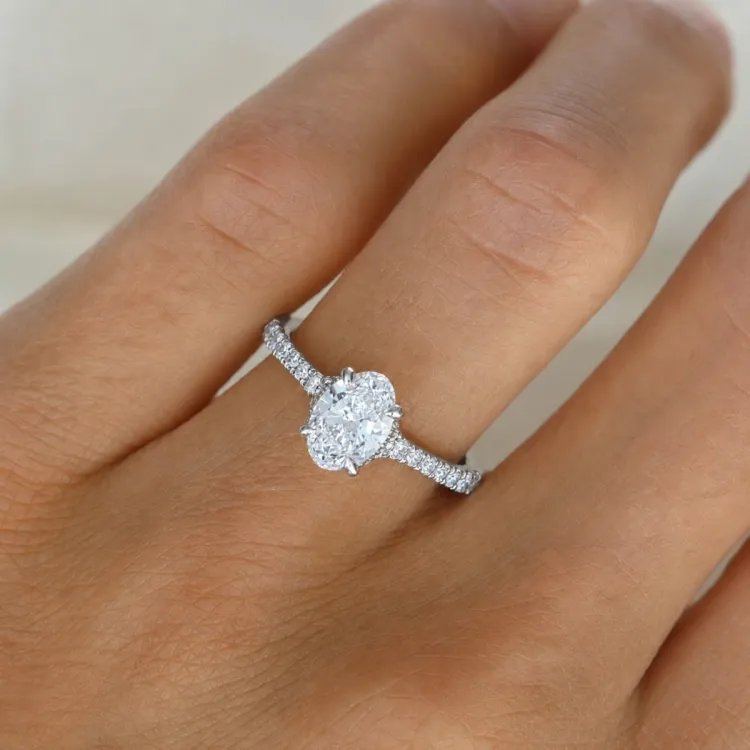 ovale lab grown diamant ring in 14 karaat witgoud 1,0 ct 0,26 ct