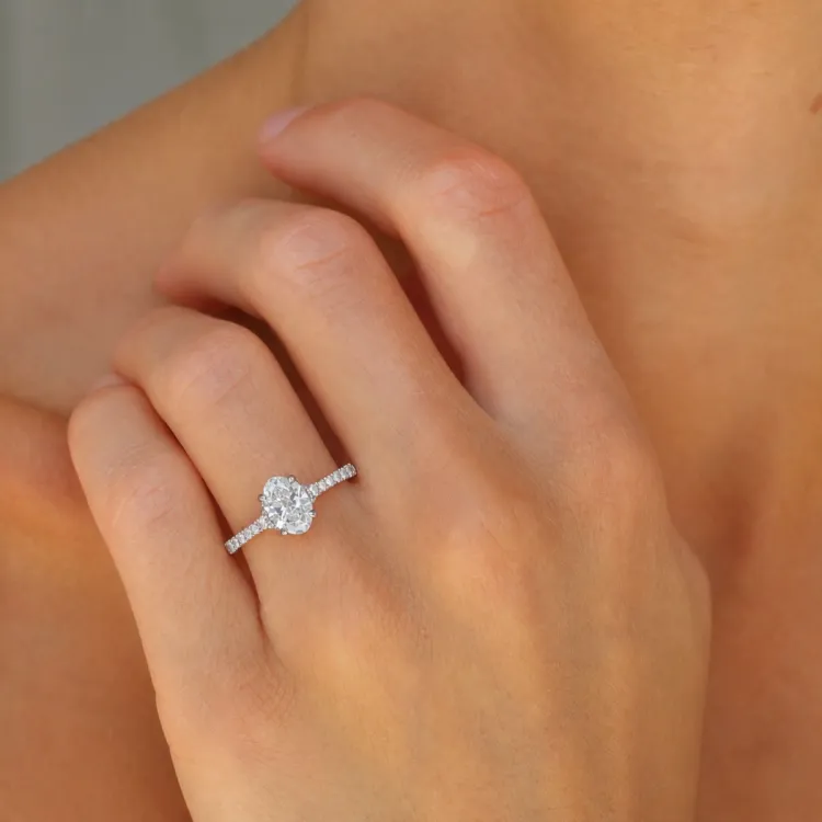 ovale lab grown diamant ring in 14 karaat witgoud 1,0 ct 0,26 ct