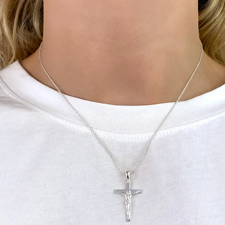 kruis met Jezus hanger in zilver - Amoré