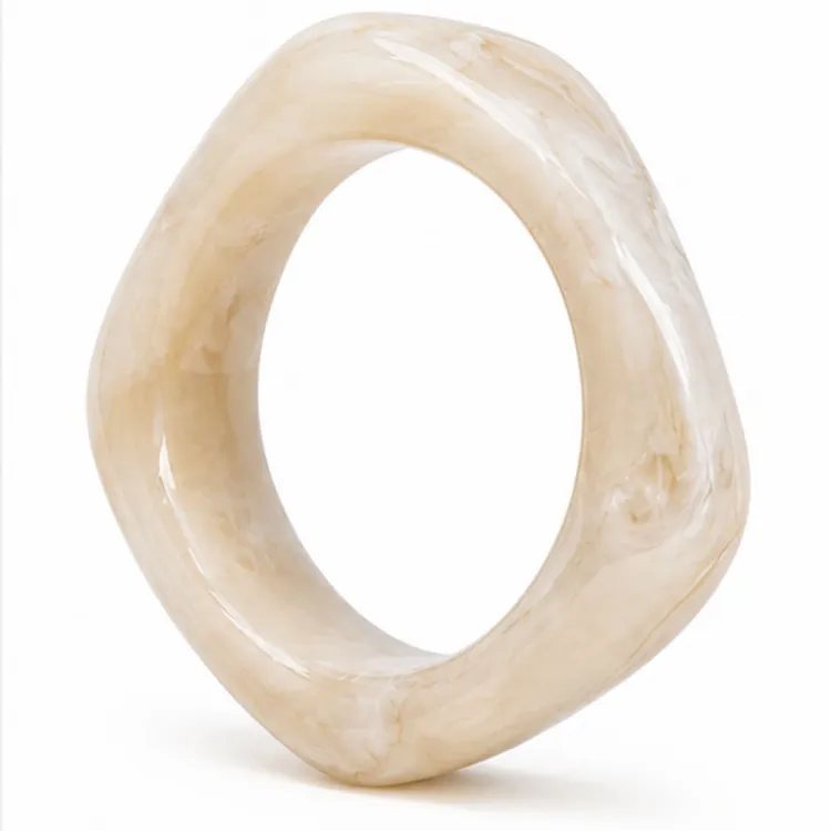 witte bangle in hars - AURA