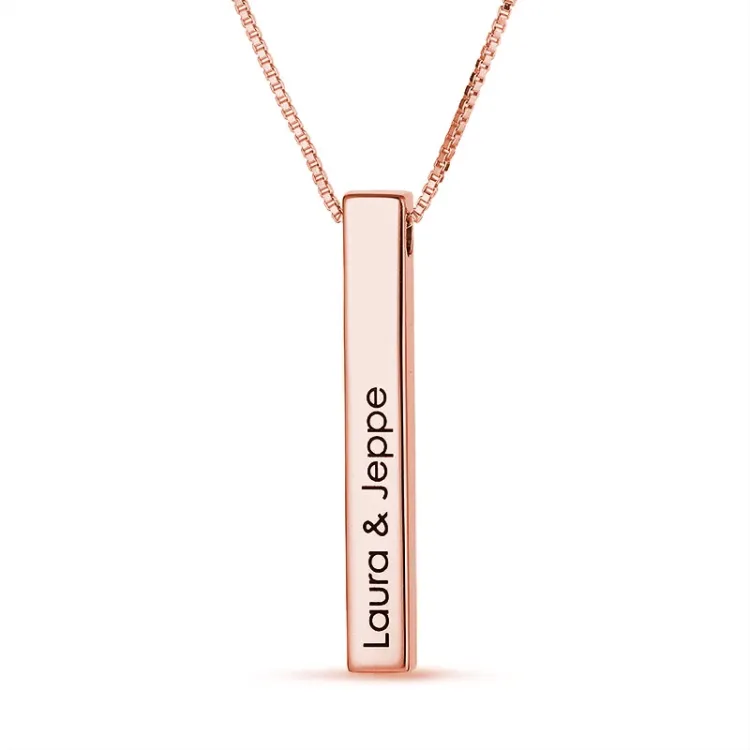 Naamkettingen met hanger in zilver met een roze coating
