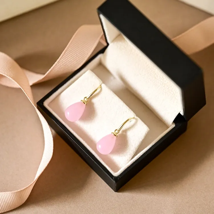 oorbellen in 9 karaat goud met roze kristal