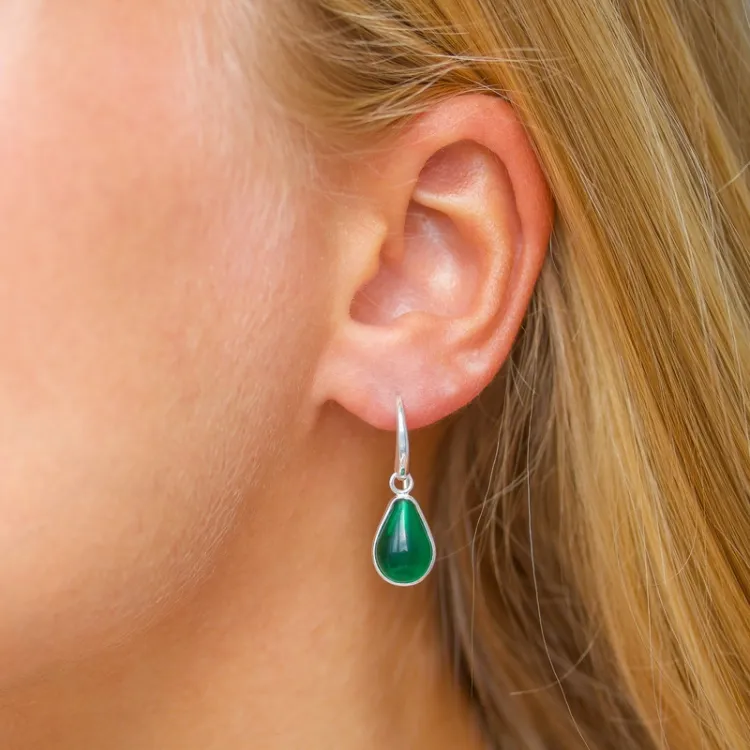 druppel donkergroen kristal oorbellen in zilver - Loom Stones