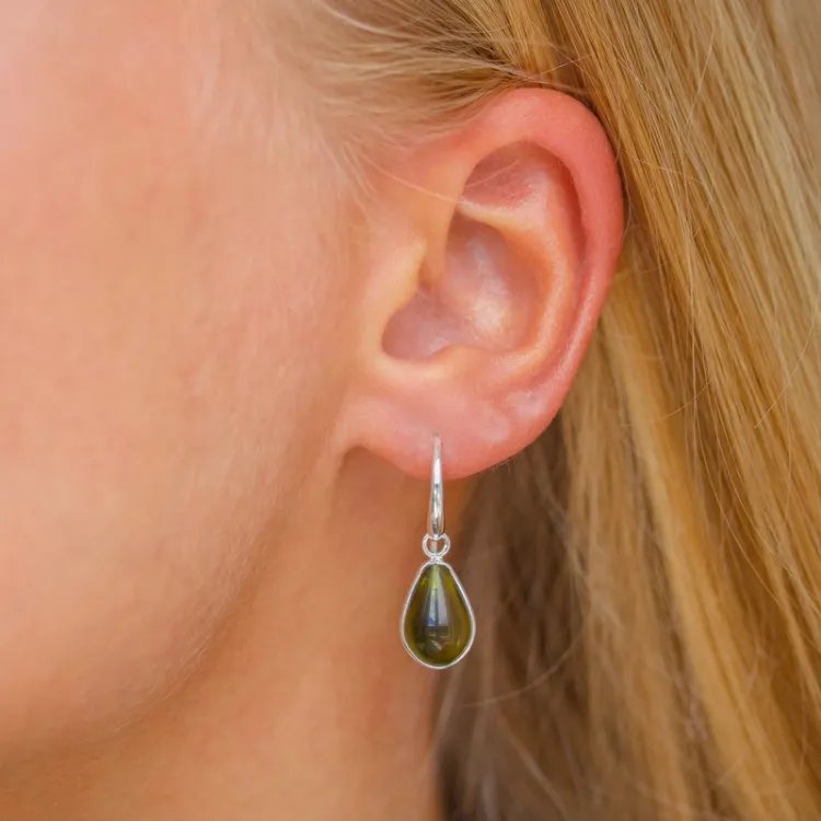 druppel leger groen kristal oorbellen in zilver - Loom Stones