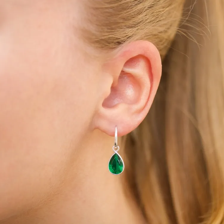 druppel donkergroen kristal oorbellen in zilver - Loom Stones