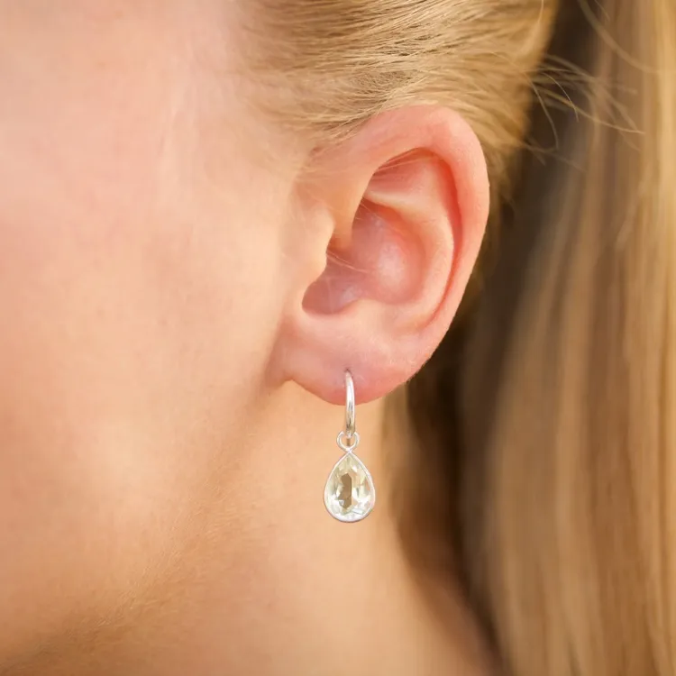 druppel lichtgroene kristal oorbellen in zilver - Loom Stones