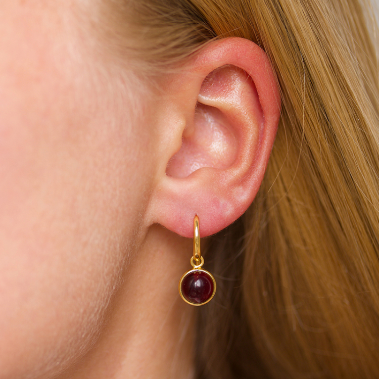 rond rode kristal oorbellen in verguld zilver - Loom Stones