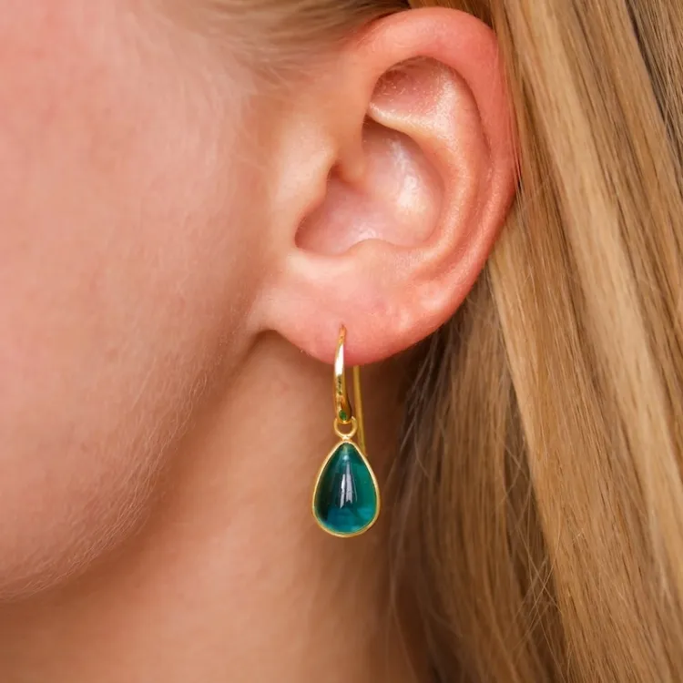 druppel aqua kristal oorbellen in verguld sterlingzilver - Loom Stones