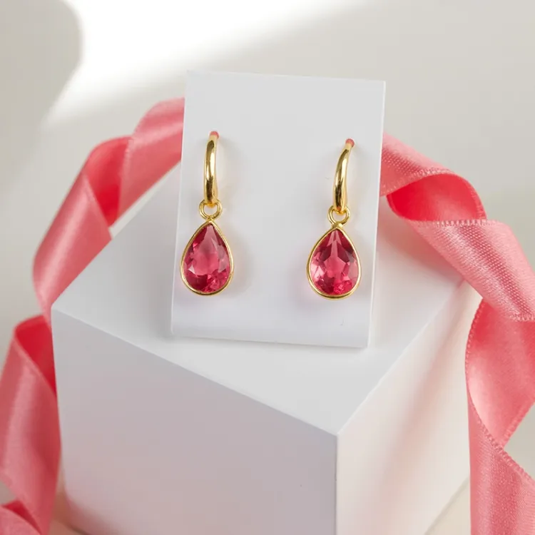 druppel pink kristal oorbellen in verguld sterlingzilver - Loom Stones