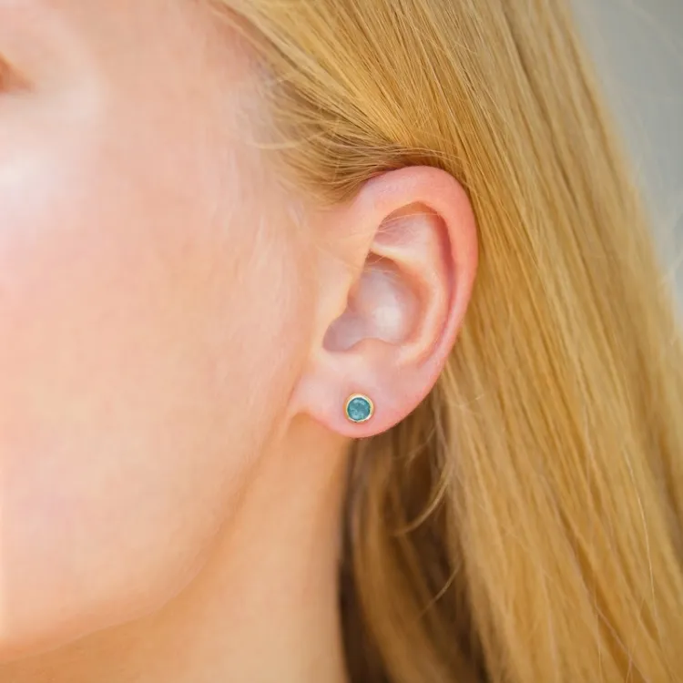 5 mm donkerblauw kristal oorsteker in verguld sterlingzilver - Loom Stones