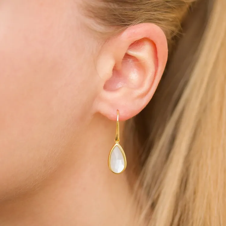 druppel maansteen oorbellen in verguld zilver - Loom Stones