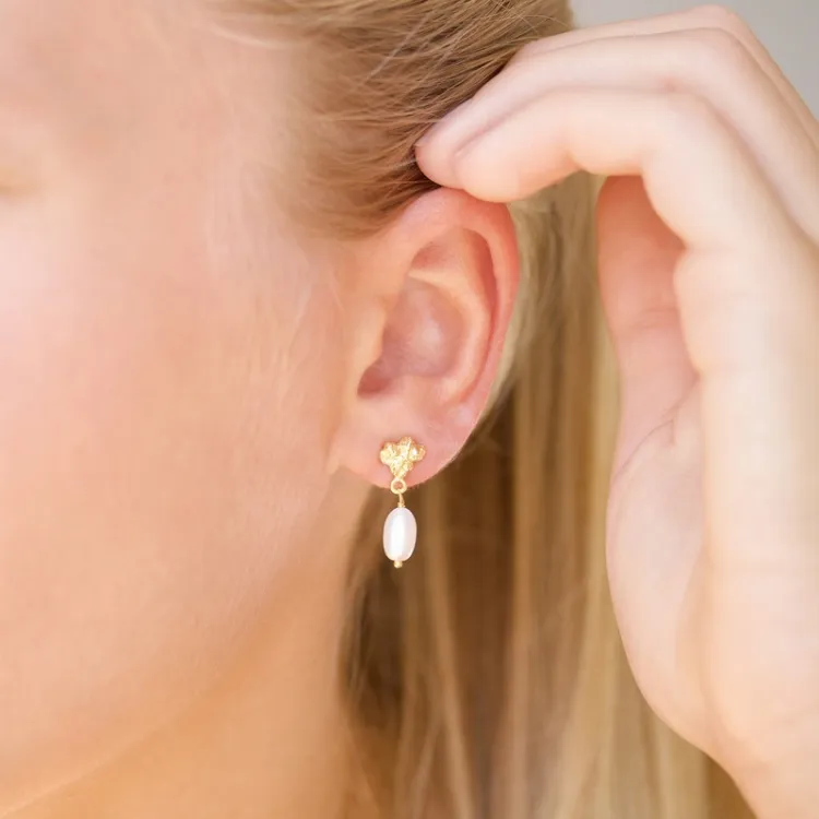 parel oorbellen in verguld zilver