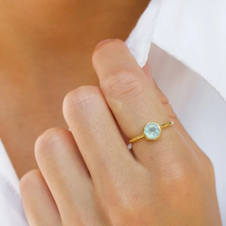 rond aquamarijn ring in verguld sterlingzilver - Loom Stones