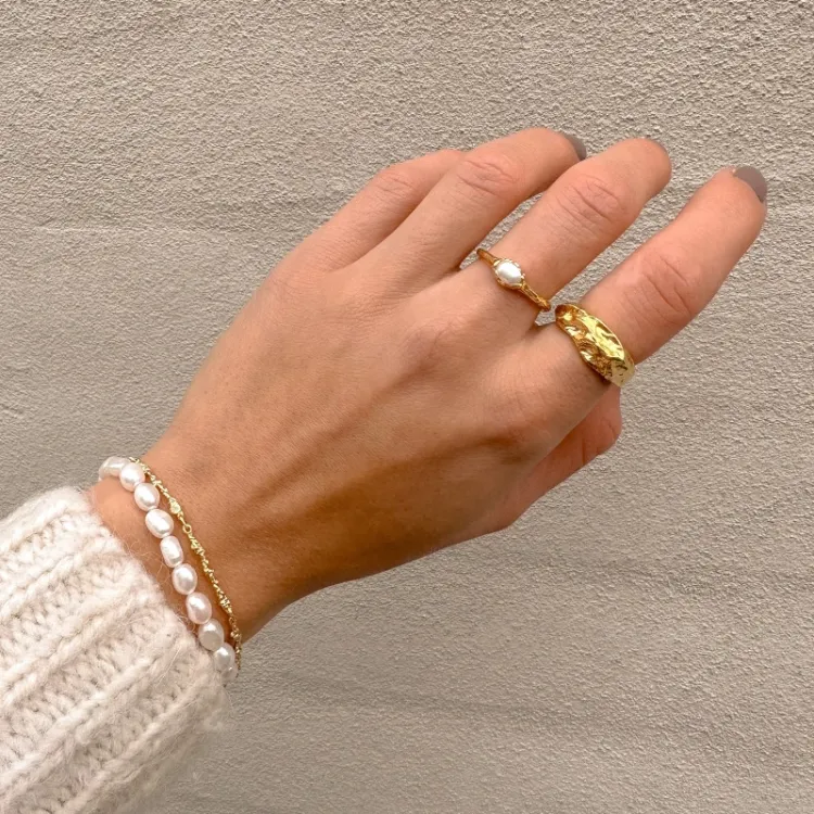 witte parel ring in verguld sterlingzilver - Lumé Etched