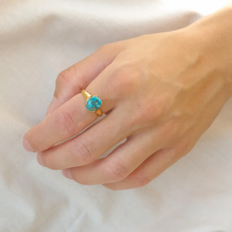 blauwe synthetisch turkoois ring in verguld sterlingzilver - Loom Stones