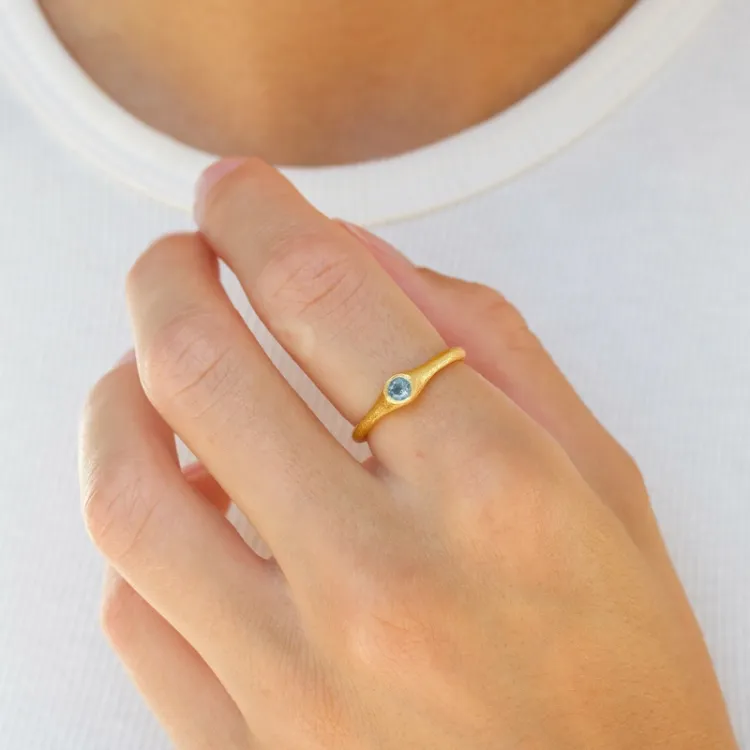 donkerblauw kristal ring in verguld sterlingzilver - Loom Stones