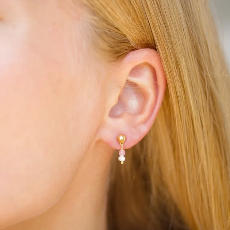 roze roze kristal oorbellen in verguld sterlingzilver - Loom Stones