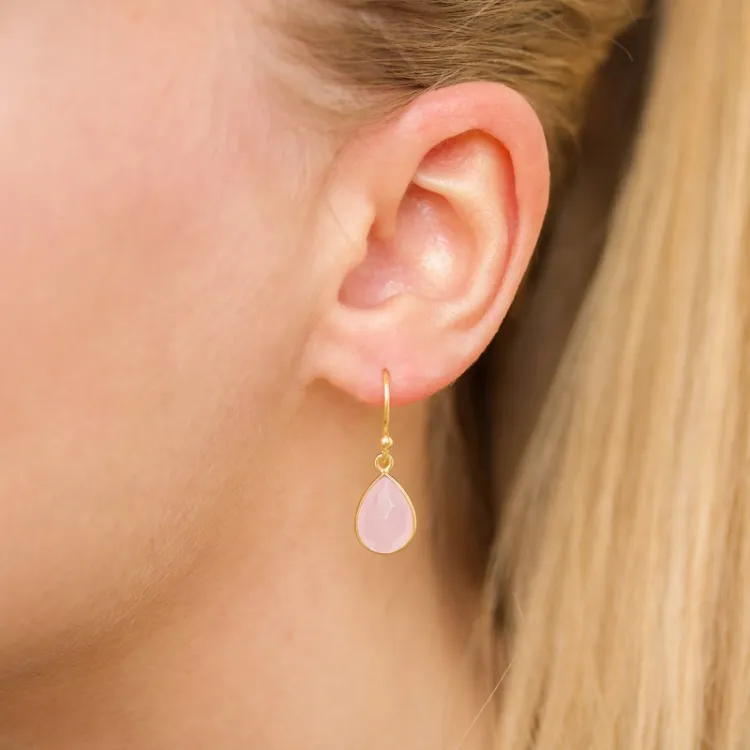 druppel pink kristal oorbellen in verguld zilver - Loom Stones