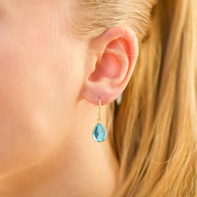 druppel blauwe kristal oorbellen in verguld zilver - Loom Stones