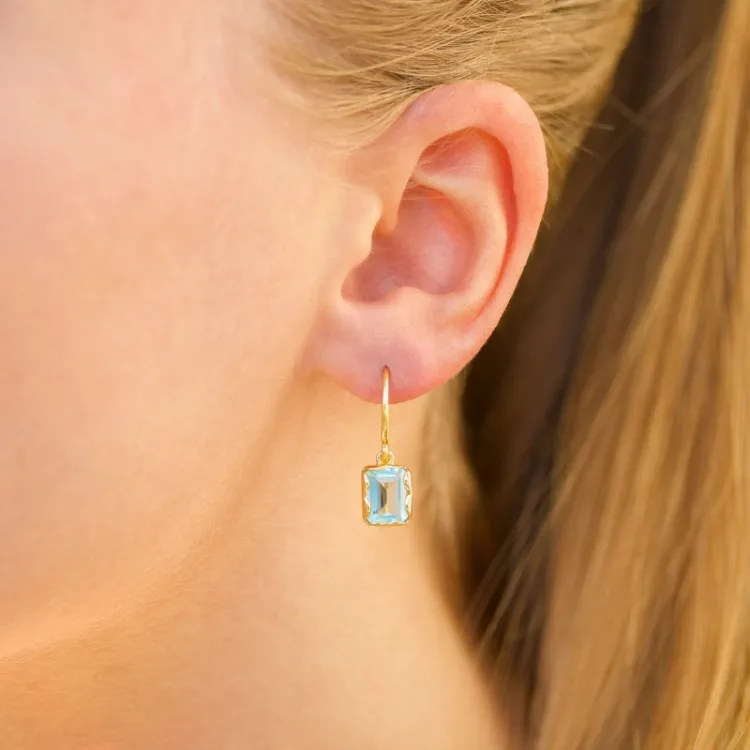 vierkant blauwe topaas oorbellen in verguld zilver - Loom Stones