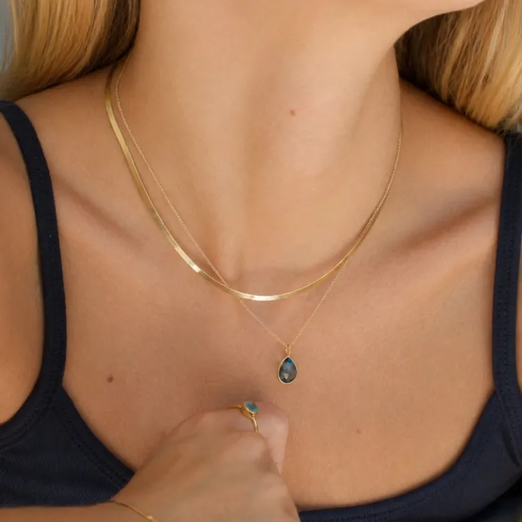 druppel donkerblauw kristal hanger in verguld sterlingzilver - Loom Stones