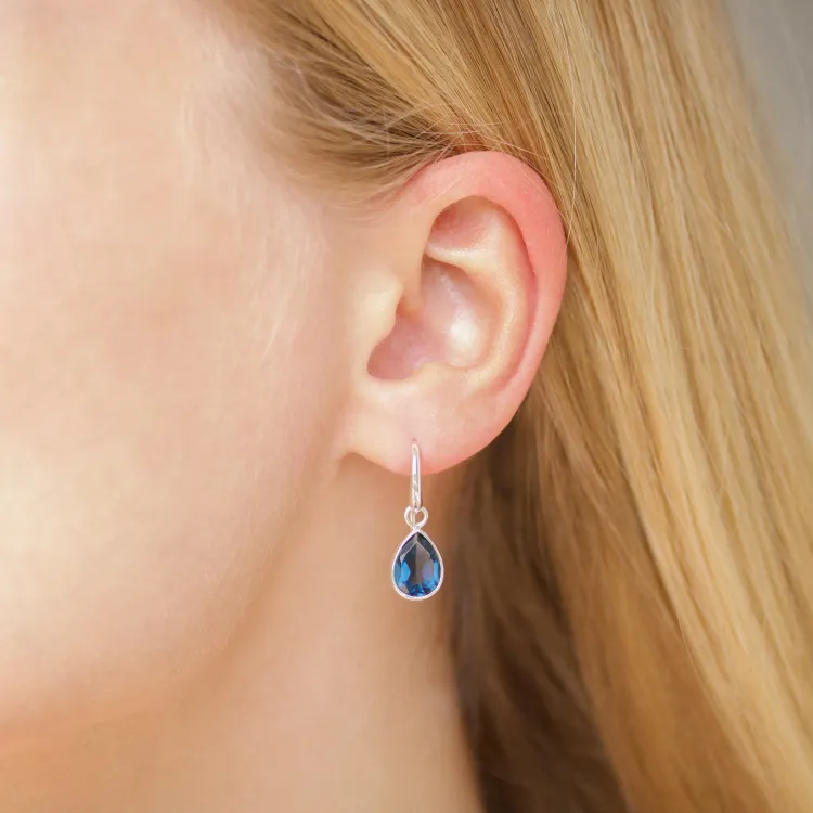 donkerblauw kristal oorbellen in zilver - Loom Stones