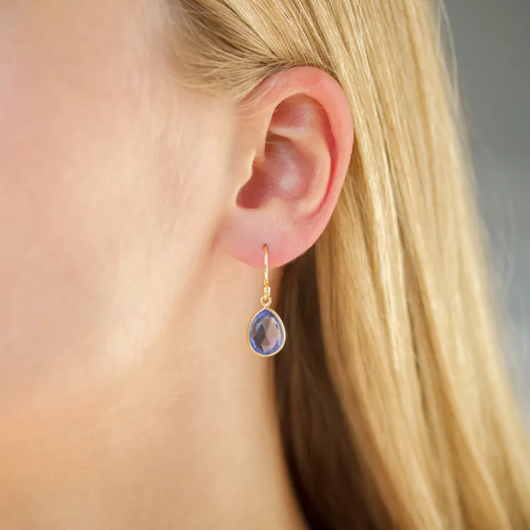 paarse kristal oorbellen in verguld zilver - Loom Stones