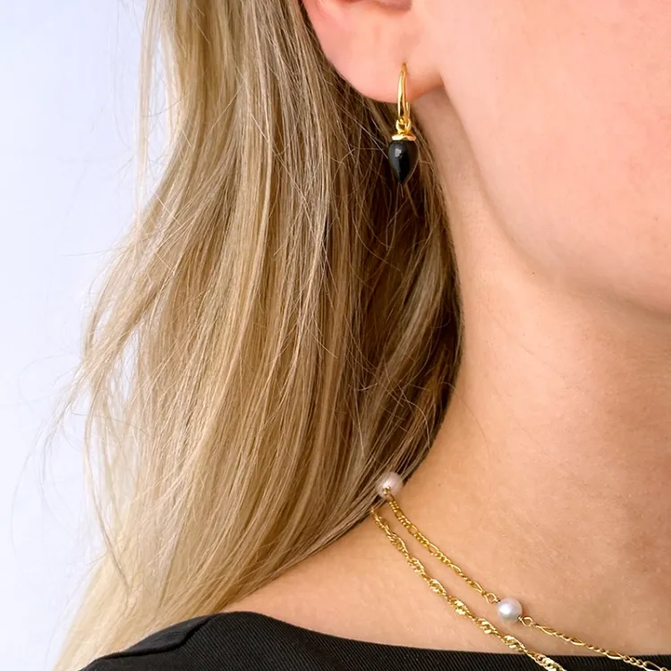 zwarte onyx oorbellen in verguld zilver - Loom Stones