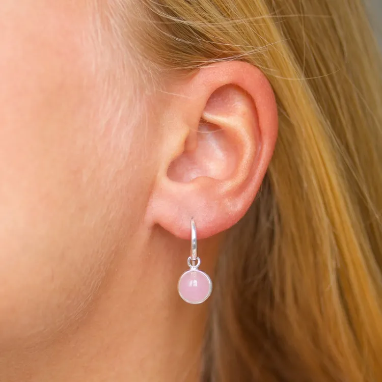 rond roze kristal oorbellen in verzilverd messing - Loom Stones