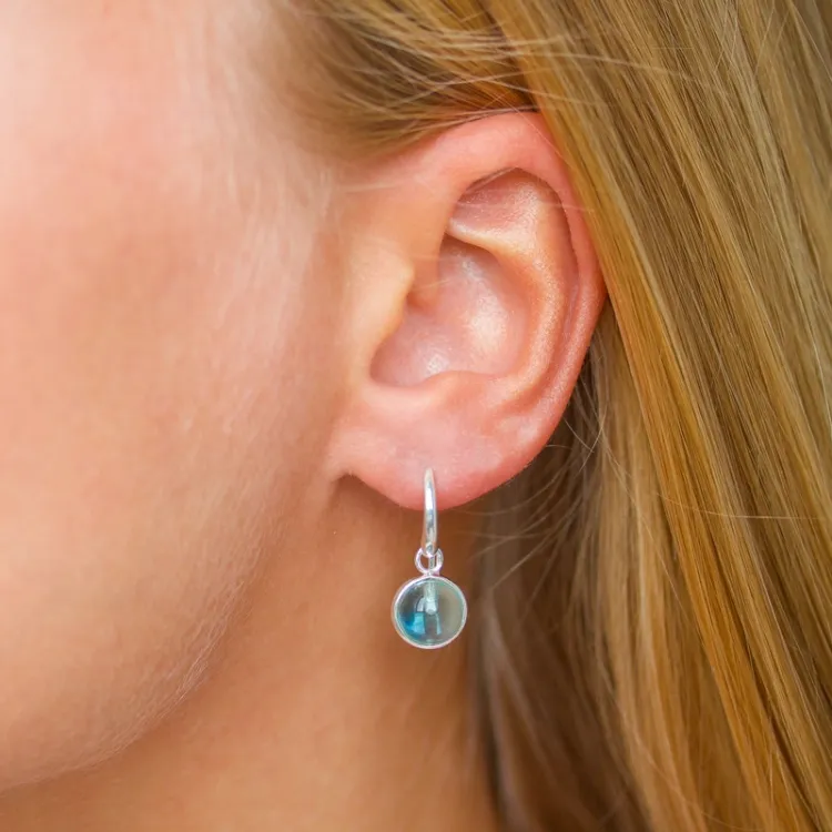rond blauwe kristal oorbellen in verzilverd messing - Loom Stones