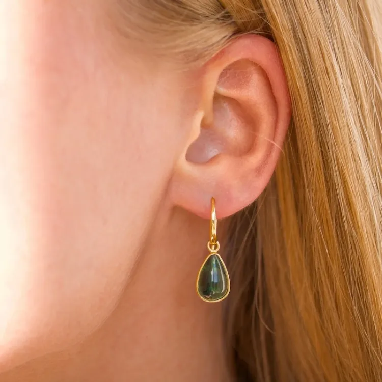 druppel groen kristal oorbellen in verguld messing - Loom Stones