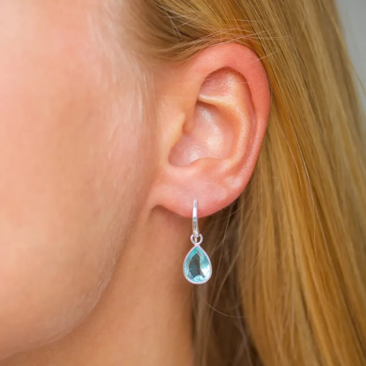 druppel blauwe kristal oorbellen in verzilverd messing - Loom Stones