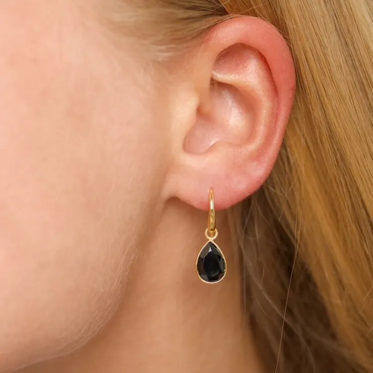 druppel zwarte onyx oorbellen in verguld messing - Loom Stones