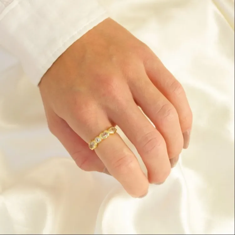 heldere kwarts ring in verguld messing - Eliné