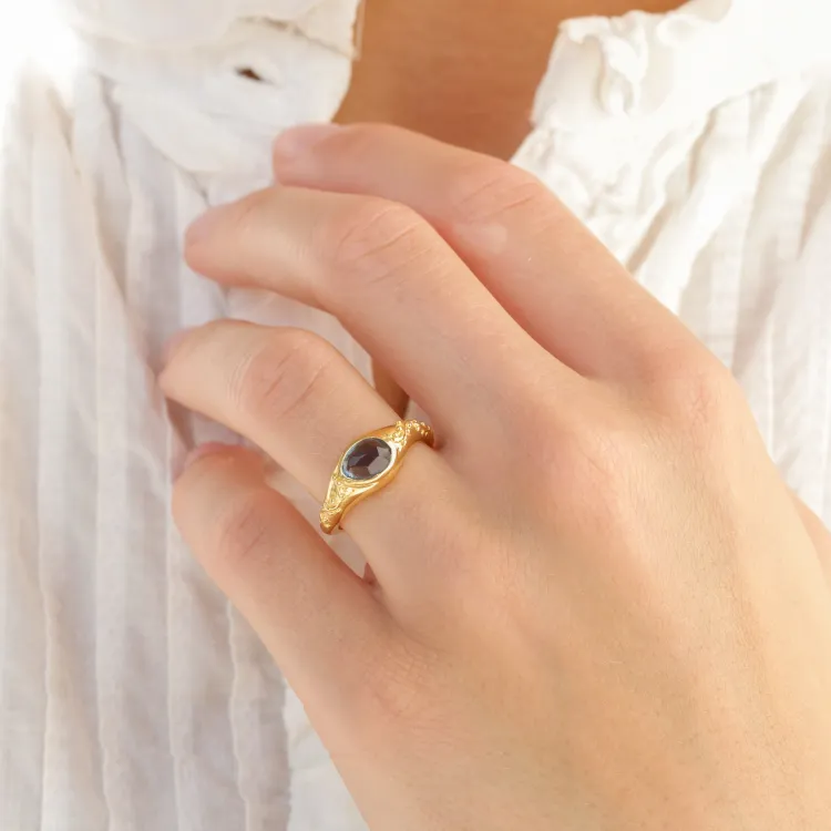 blauwe kristal ring in verguld messing - Eliné